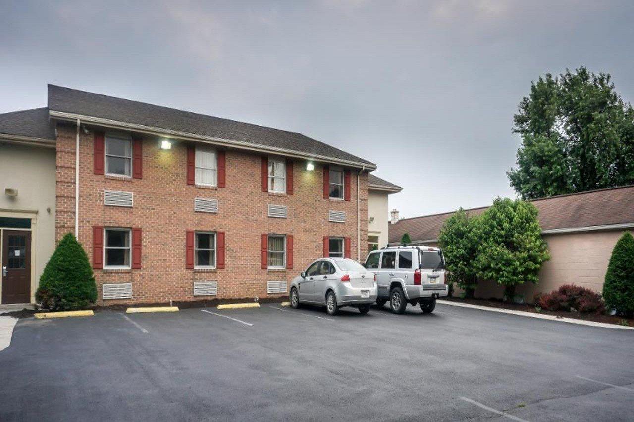 Cocoa Country Inn Hershey Bagian luar foto