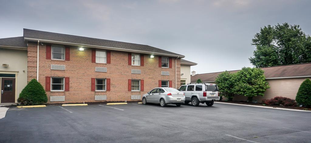 Cocoa Country Inn Hershey Bagian luar foto