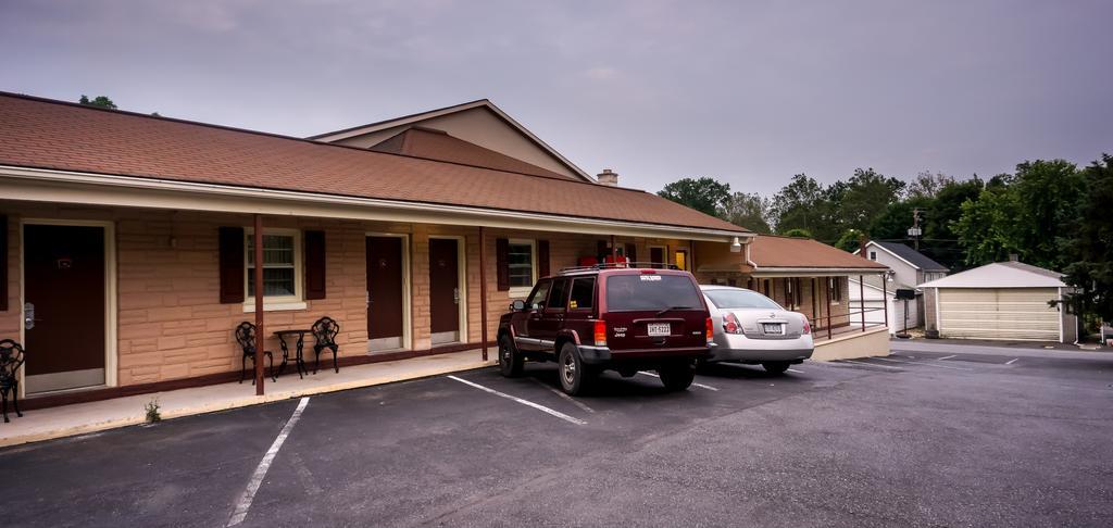 Cocoa Country Inn Hershey Bagian luar foto