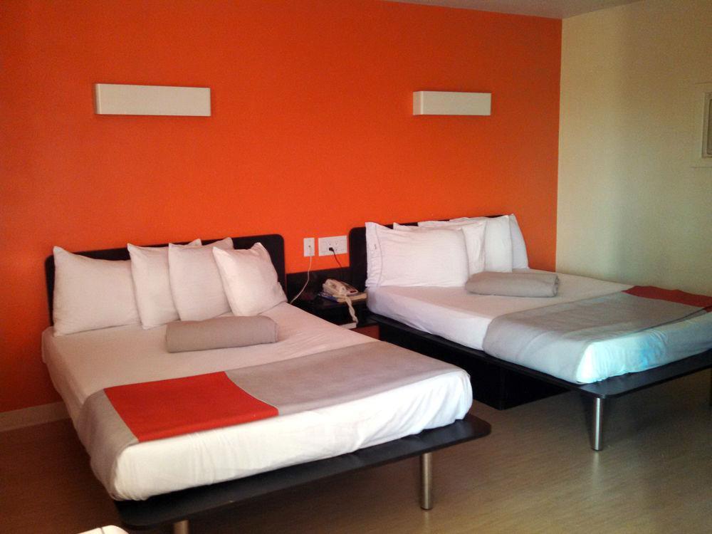 Cocoa Country Inn Hershey Bagian luar foto