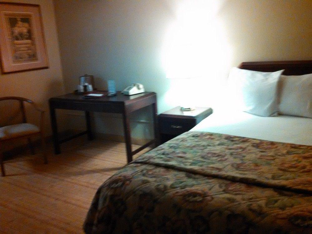 Cocoa Country Inn Hershey Bagian luar foto