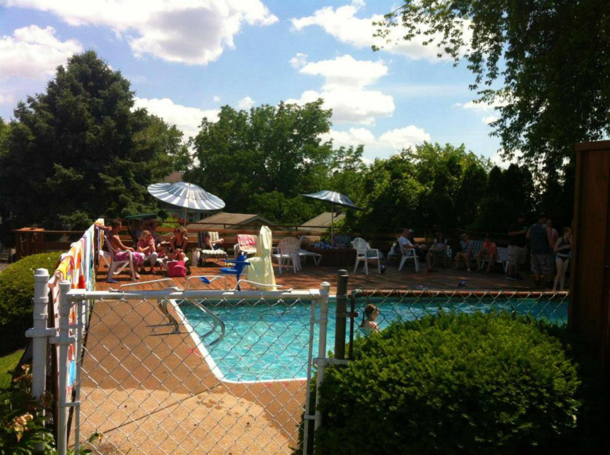 Cocoa Country Inn Hershey Bagian luar foto