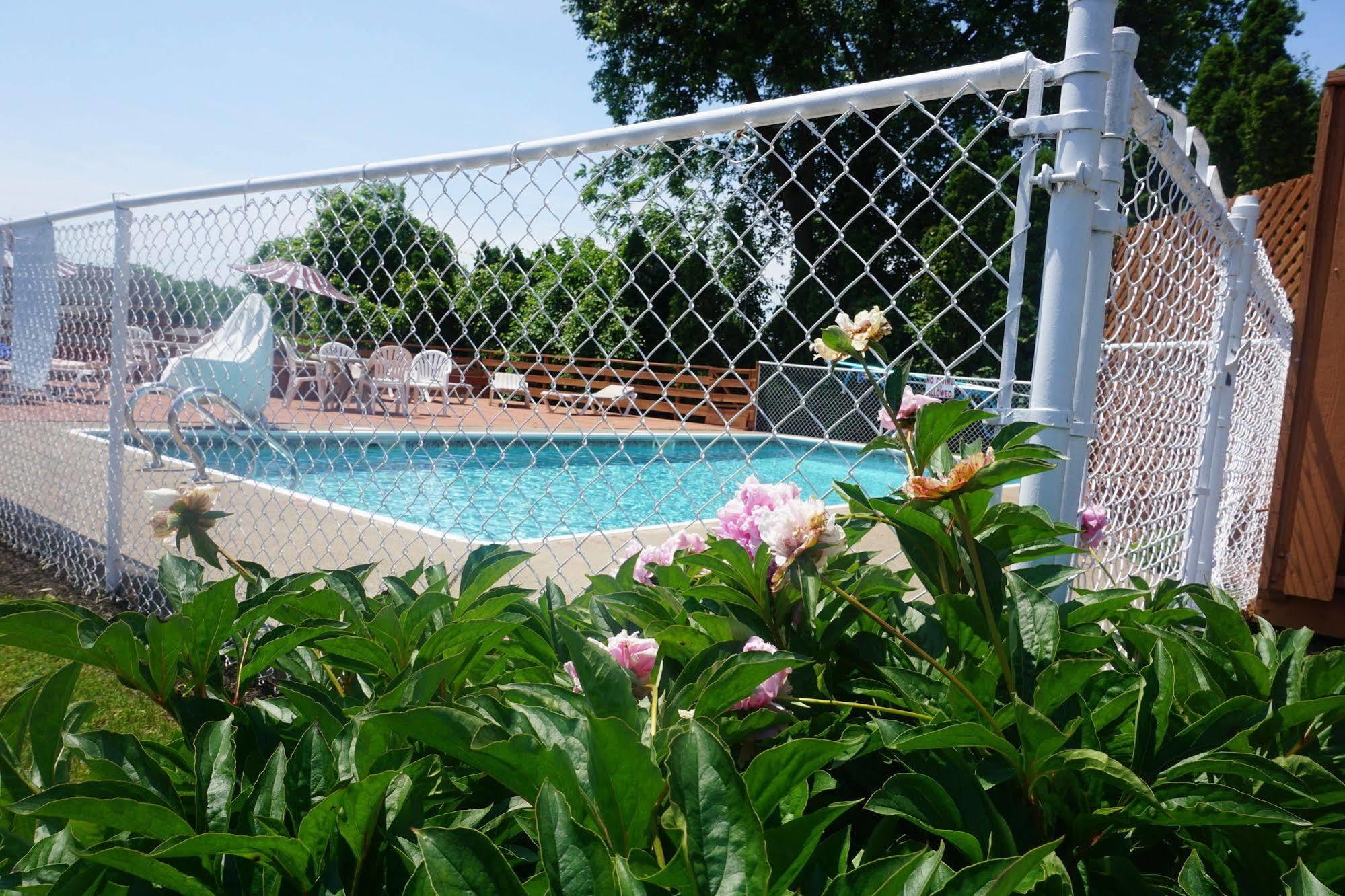 Cocoa Country Inn Hershey Bagian luar foto
